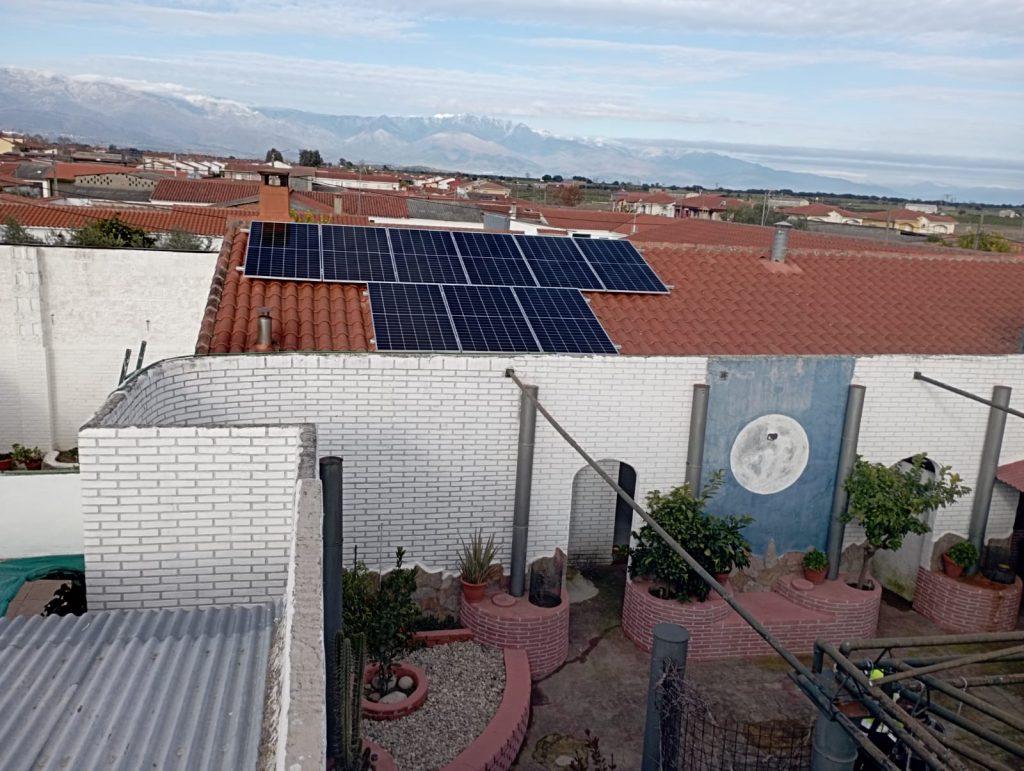 Instalación de sistema de autoconsumo solar residencial en Rosalejo: un paso hacia la sostenibilidad energética